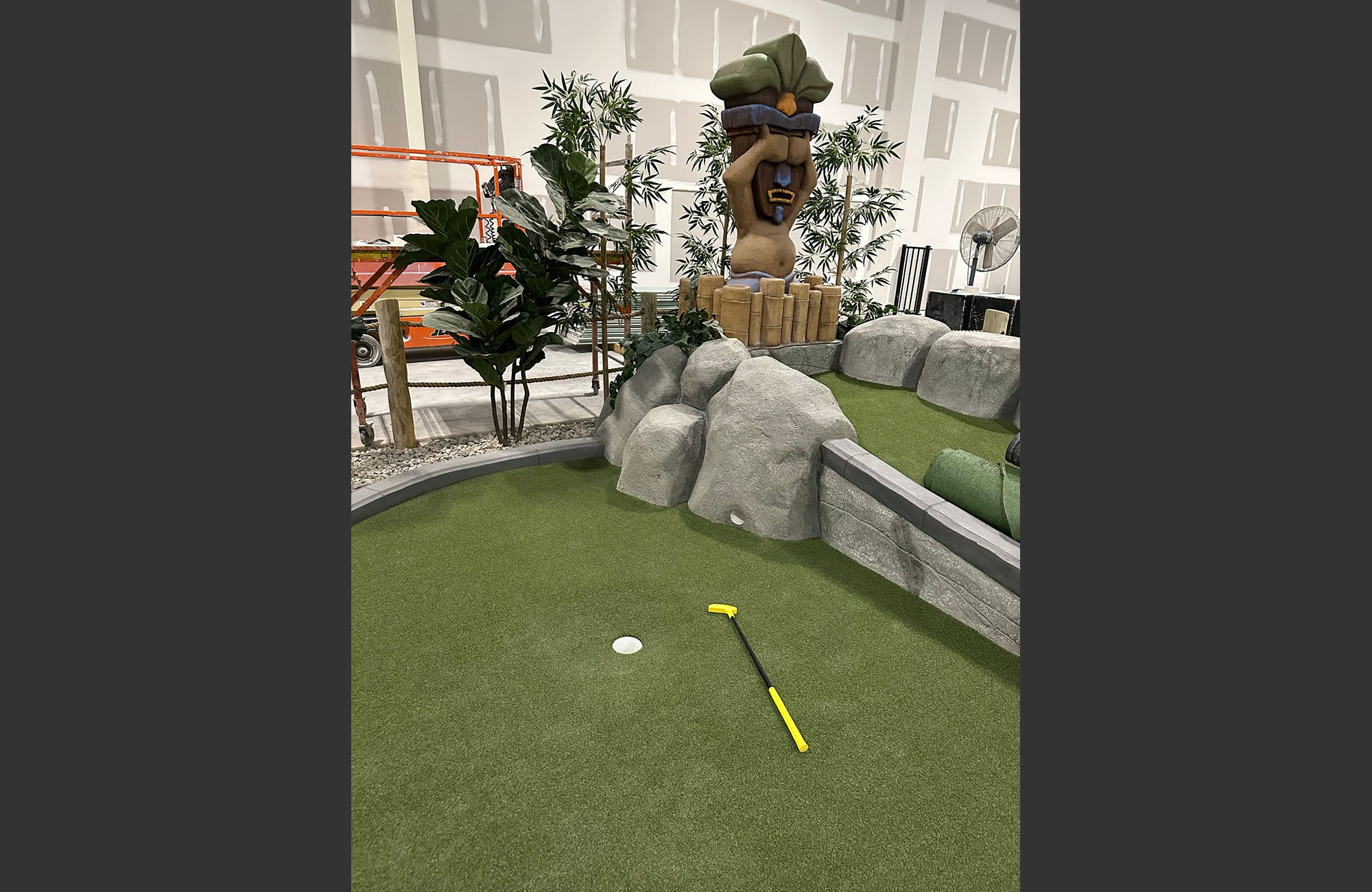 Crazy Pinz Mini Golf Castle