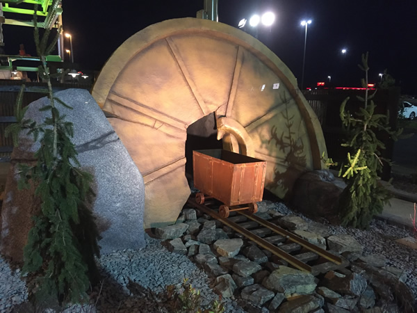 Mining theme mini golf